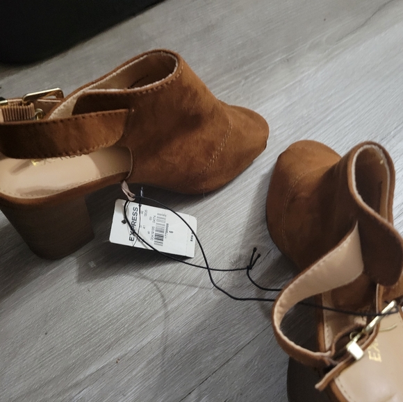 New With Tags Express suede open toe 3 1/2" heels - Picture 16 of 17